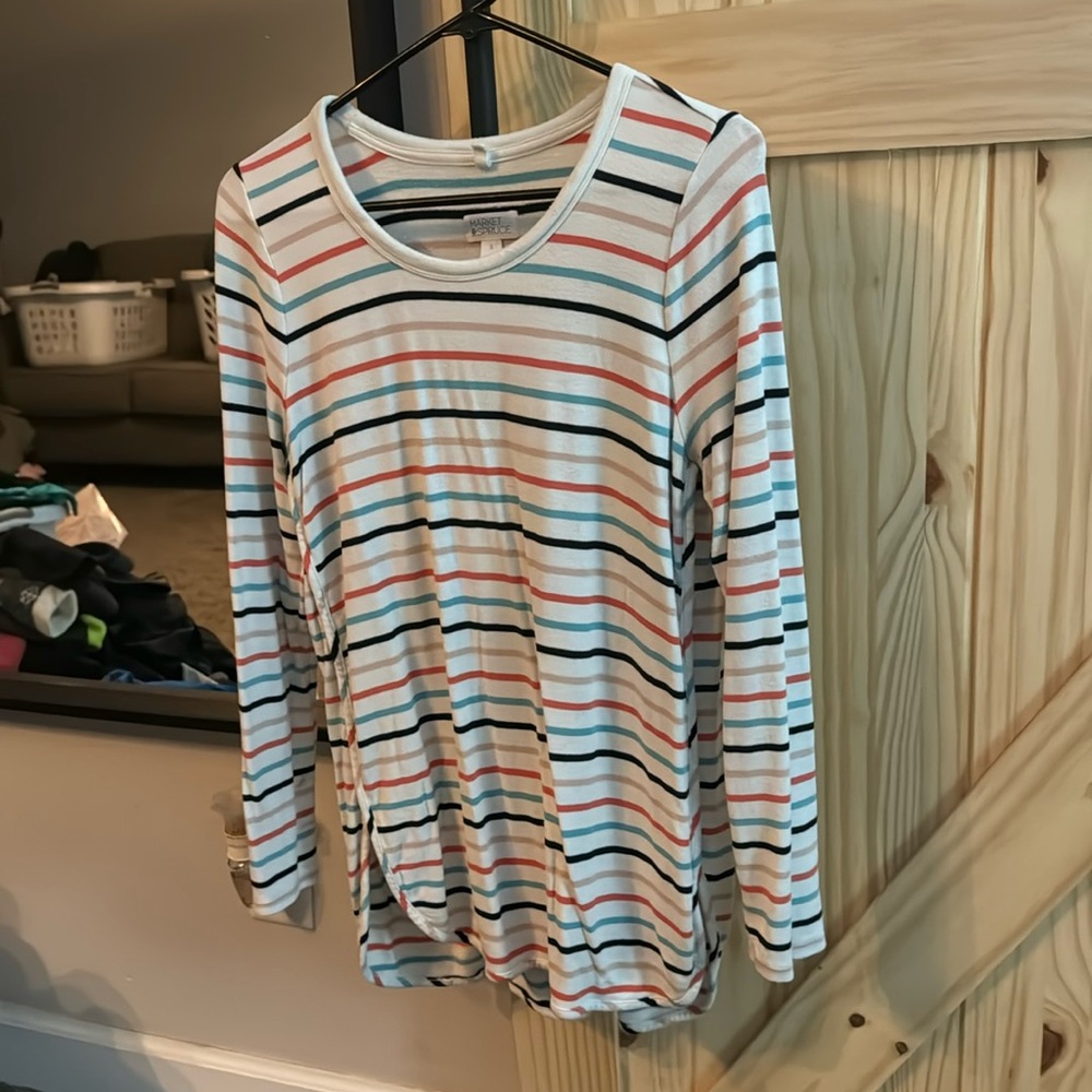 Lightweight soft stretchy sweater